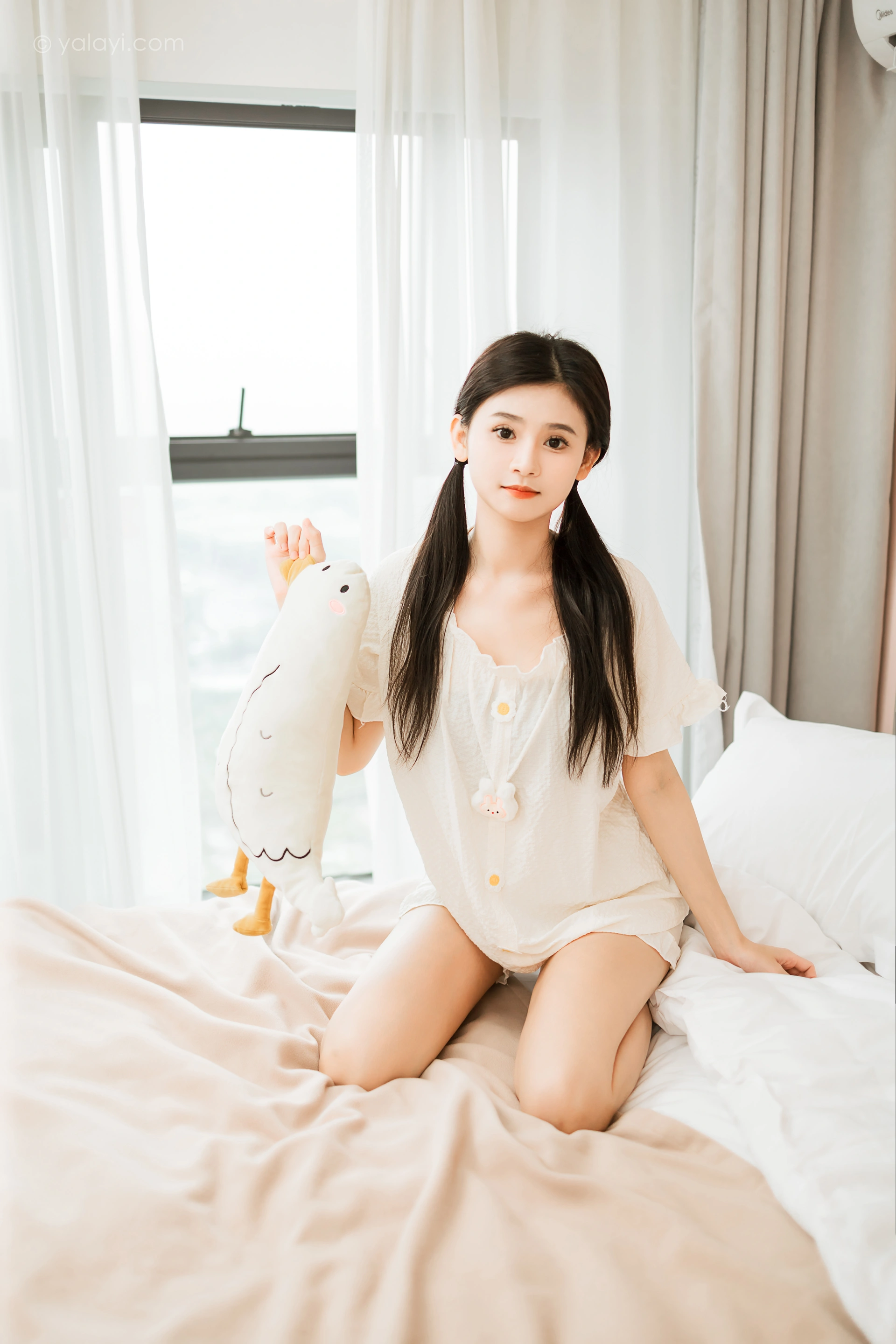 [YALAYI雅拉伊]2023.10.16 NO.1074 双马尾少女 徐小云 2
